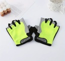 prodyšné_poloprstové_sportovní_rukavice_pro_cyklistiku_a_fitness_-_zelené_1.jpg